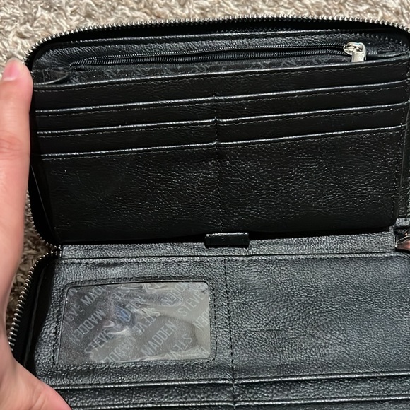 Steve Madden NWOT wristlet - Picture 2 of 3